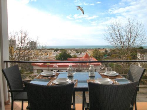 Alvor Apartment | Cozy Oceanfront Apartment in Alvor with Pool Access