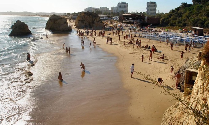 Alvor Apartment | Exceptional Alvor Apartment with Ocean Views & Rooftop Pool