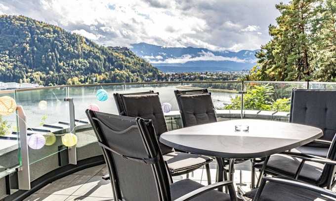 Annenheim Apartment | Lovely apartment for 5 people with WIFI, TV, balcony, panoramic view and parking