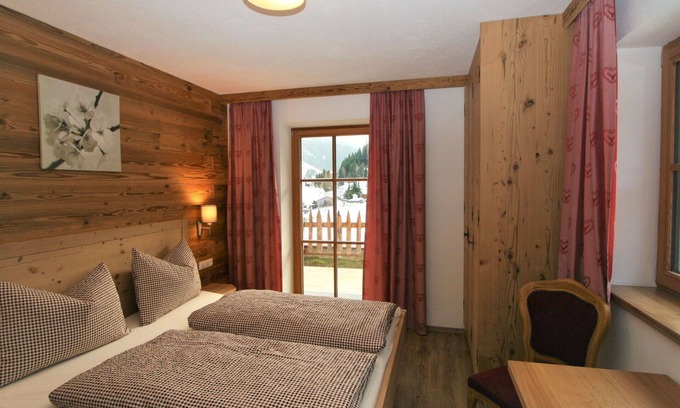Wildschoenau Apartment | Spacious Apartment for 10 with WiFi, Kitchen & Parking