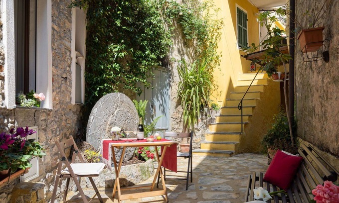 Pietrabruna Apartment | Comfortable Apartment for 4 with Ocean View and Terrace