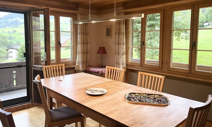 Zweisimmen Apartment | Lovely apartment for 8 people with WIFI, TV, balcony, pets allowed and parking