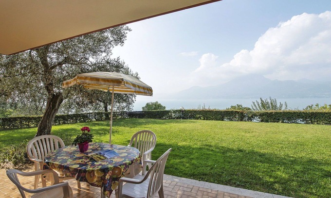 Frader Apartment | Spacious Apartment for 7 with Pool, WIFI & Terrace Access