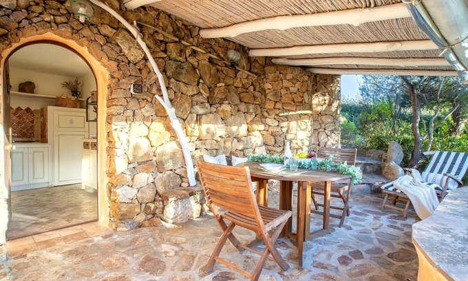 Capo d'Orso Apartment | Lovely apartment for 2 guests with A/C, TV and pets allowed