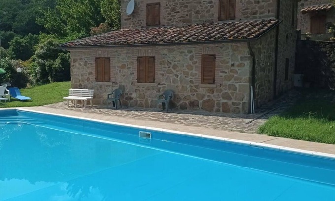 Volerrano Apartment | Inviting Apartment for 8 with Pool, WiFi & Parking