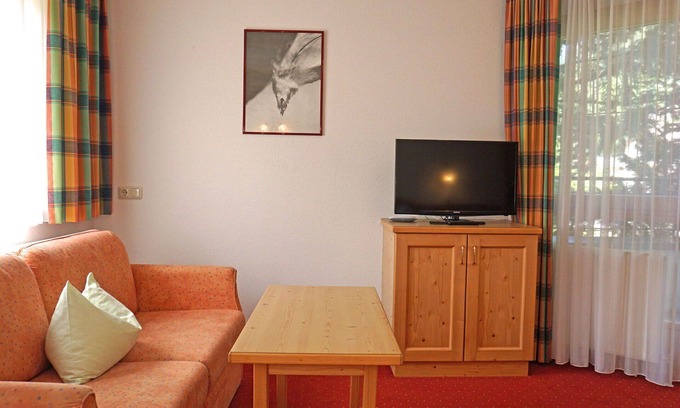 Pettneu am Arlberg Apartment | Cozy Apartment for Two with WIFI, Terrace & Parking
