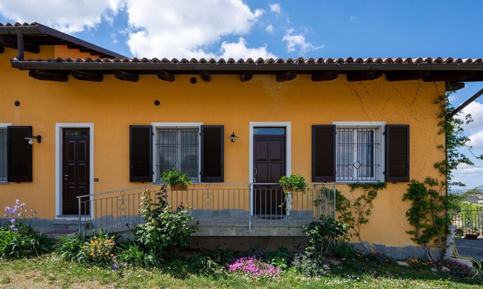 Vinchio Apartment | Inviting Apartment for Two with Pool and Panoramic Views
