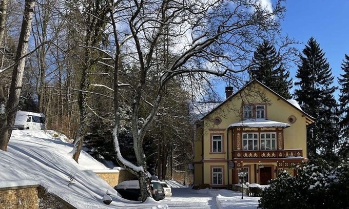 Janske Lazne Apartment | Cozy Apartment for 3 with WIFI, Kitchen, and Parking