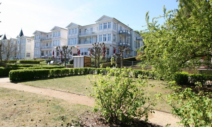 Ostvorpommern Apartment | Comfortable Oceanview Apartment with Balcony and Kitchen