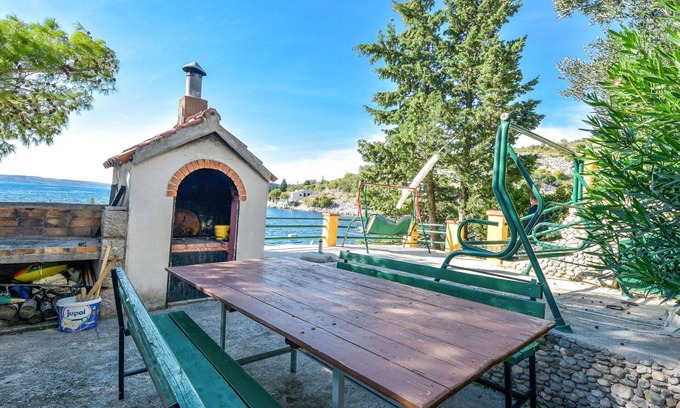 Tribanj Apartment | Cozy Oceanfront Apartment for 3 with A/C & Free Parking