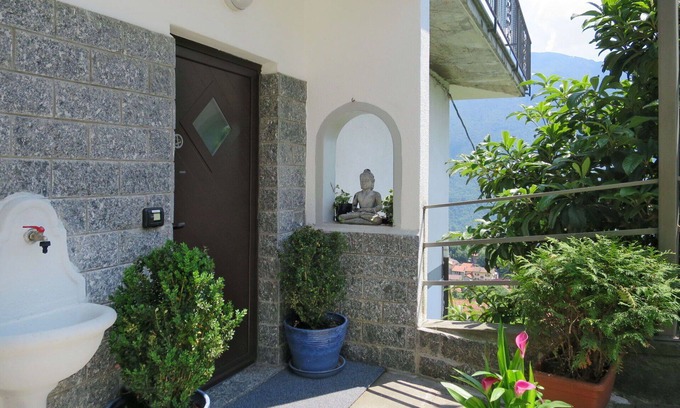 Corrido Apartment | Cozy Apartment for 3 with Balcony, Kitchen & Lake View