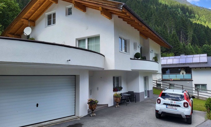 Ischgl Apartment | Cozy Apartment with Terrace, Kitchen & Spa for 4 Guests
