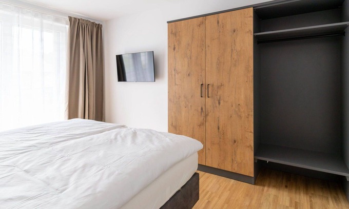 Fronhausen Apartment | Lovely apartment for 4 guests with WIFI, TV, patio and parking
