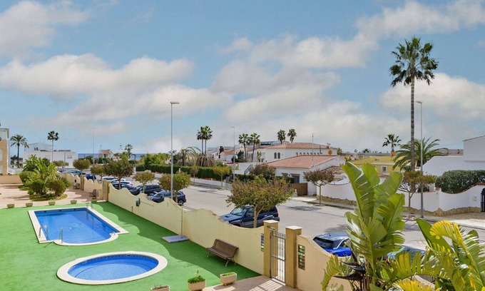 Vinaros Apartment | Cozy Oceanfront Apartment for 4 with Pool & Pet-Friendly
