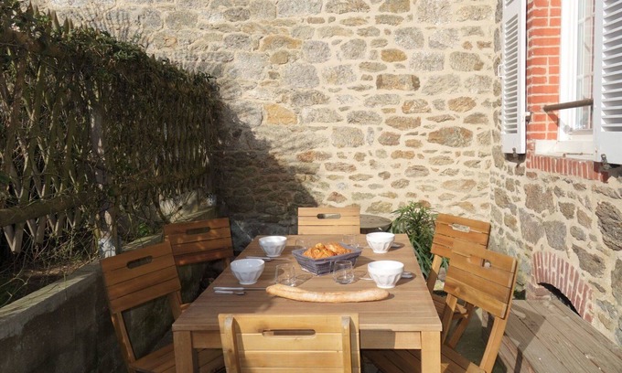 Saint-Igneuc Apartment | Lovely apartment for 4 people with WIFI, TV and terrace