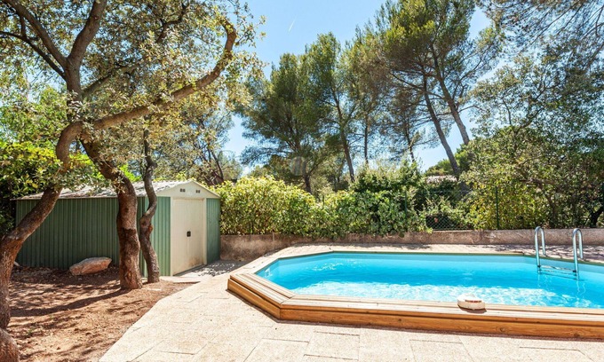 Lambesc Apartment | Inviting Apartment for 4 with Pool, Terrace & Free WIFI