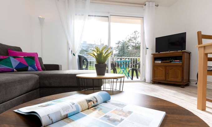 La Madeleine-Bellevue Apartment | Cozy Apartment for 4 with Ocean Views and Pet Friendly