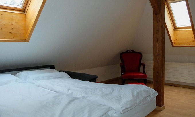 Spiez Apartment | Cozy Apartment for 4 with WIFI, Parking & Breakfast