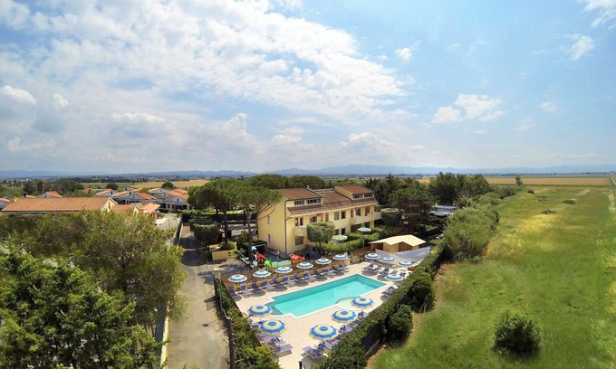 Marina di Cecina Apartment | Cozy Apartment for 4 with Pool, Patio, and Pet-Friendly Perks