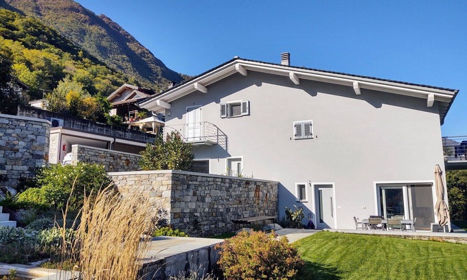 Samolaco Apartment | Cozy Apartment for 4 with Lake View, A/C and Parking