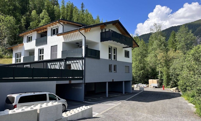 Laengenfeld Apartment | Inviting Apartment for 4 with WIFI, Terrace & Parking