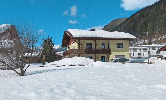Pettneu am Arlberg Apartment | Inviting Apartment for 5 with WIFI, Terrace & Parking