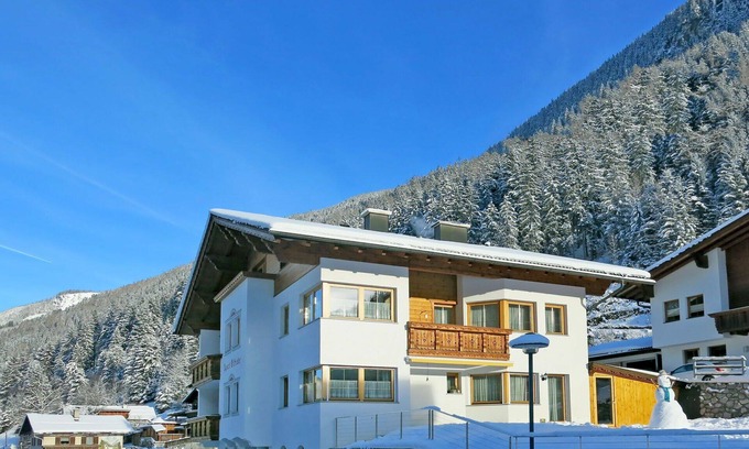 Kappl Apartment | Ideal Apartment for 5 with WIFI, Balcony & Spa Amenities