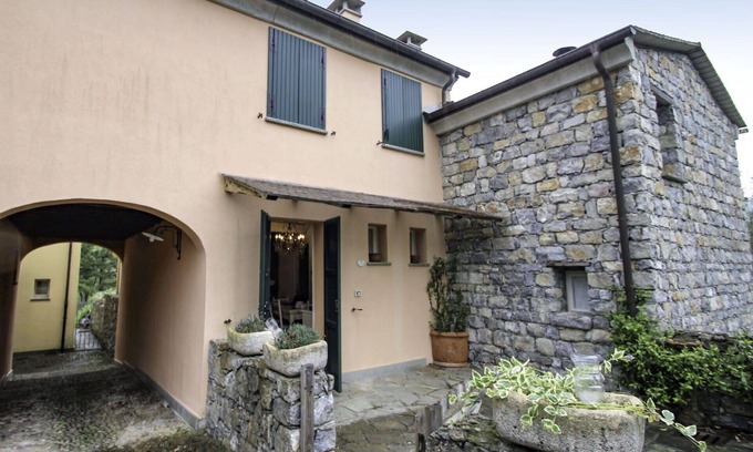 Cinque Terre Apartment | Cozy Apartment for 5 with Pool, Ocean View & Patio