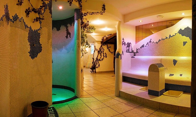 Feichten Apartment | Cozy Apartment for 6 with WIFI, Balcony & Kitchen Amenities
