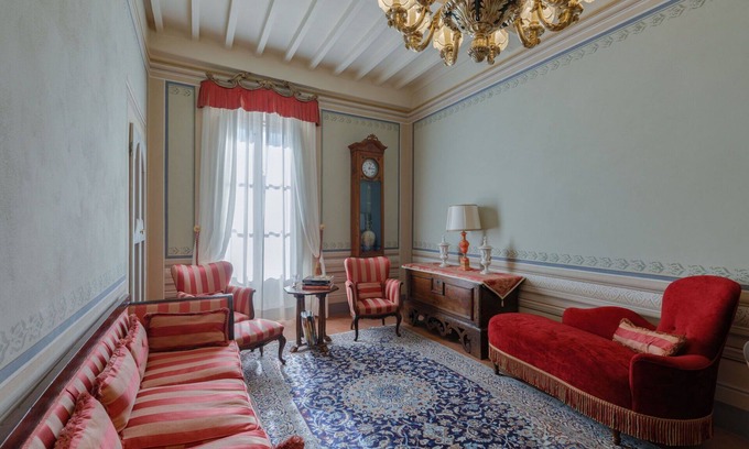 Cortona Old Town Apartment | Cozy Apartment for 6 with A/C, WIFI & Panoramic Views