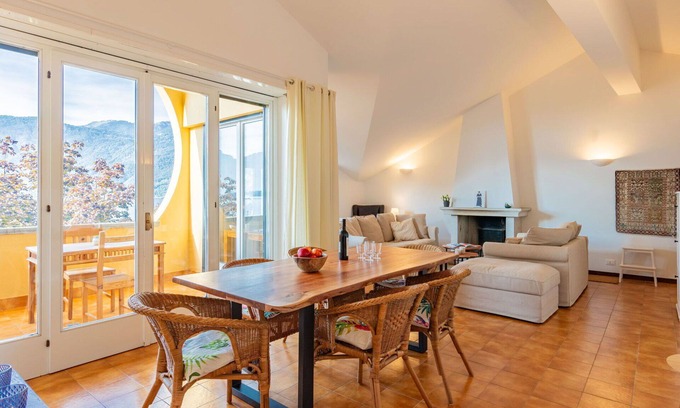 Lierna Apartment | Inviting Apartment for 6 with Pool, Balcony & Lake View