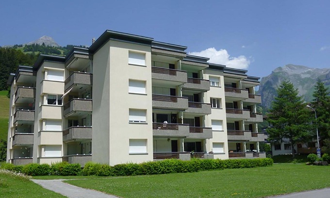 Engelberg Apartment | Cozy Apartment for 4 with Balcony, WIFI & Parking