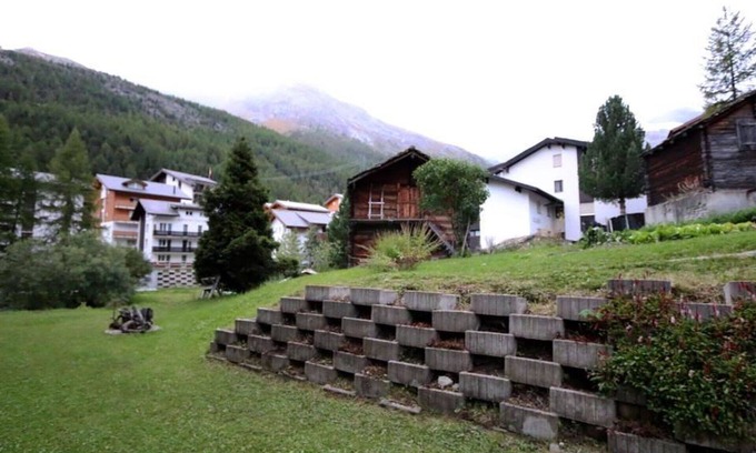 Saas-Fee Apartment | Inviting Apartment for 4 with Balcony & Pet-Friendly Perks