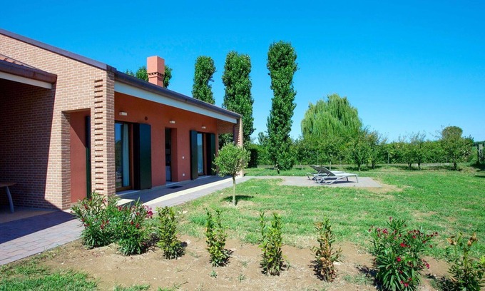 Cavallino-Treporti Apartment | Spacious Apartment for 6 with Ocean View & Pool Access