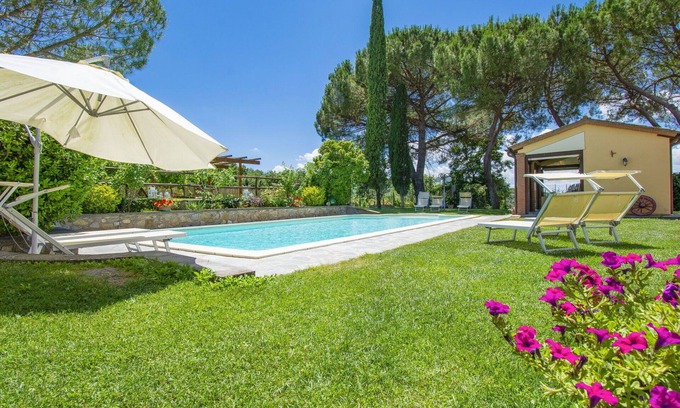 Bucine Apartment | Cozy Apartment with Pool, Pets Allowed & 10/10 Guest Rating
