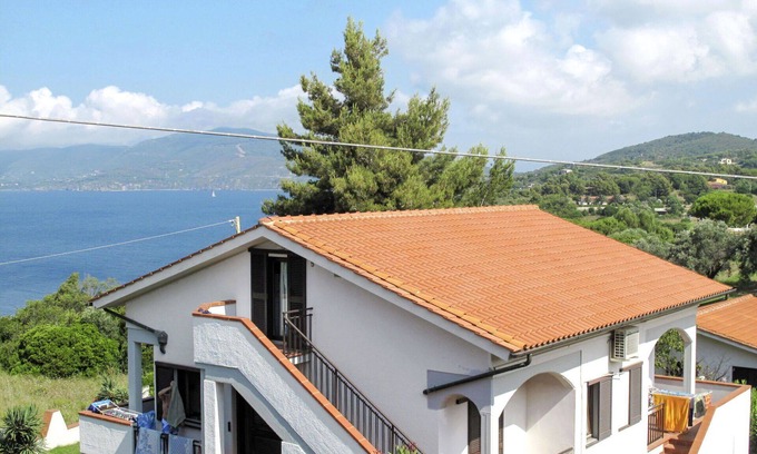 Morcone Apartment | Inviting Apartment with Ocean View, WIFI and Patio Access