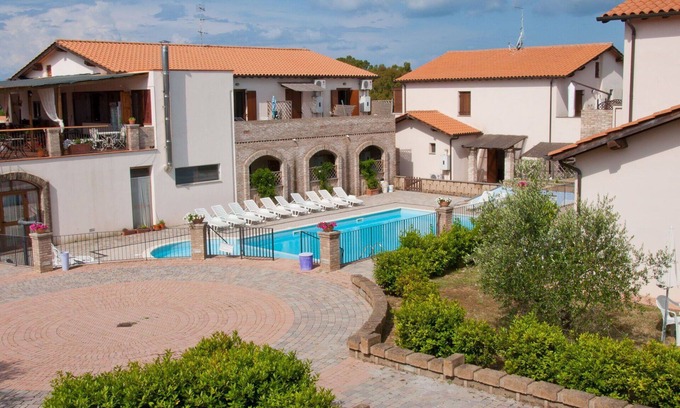 Follonica Apartment | Inviting 6-Person Apartment with Pool & Ocean View