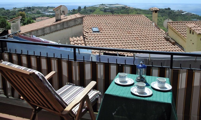 Pompeiana Apartment | Lovely apartment for 2 guests with A/C, balcony and pets allowed