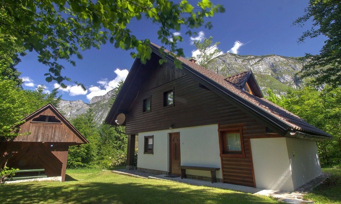 Ukanc Apartment | Comfortable Apartment for 5 with Lake View and Spa
