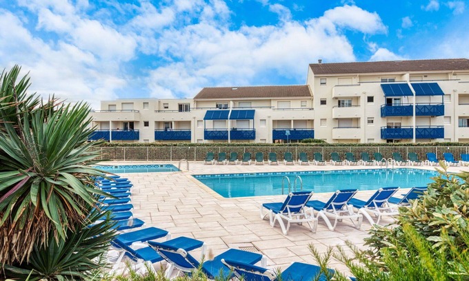 Lacanau-Ocean Apartment | Cozy Apartment for 4 with Pool, Terrace & Pet-Friendly Options