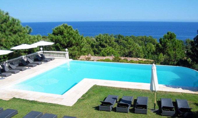 Favone House | Inviting Villa Apartment with Pool, A/C, and Ocean View