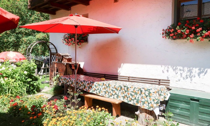 Kaunertal Villa | Inviting Villa Apartment for 4 with Pets, WIFI & Parking