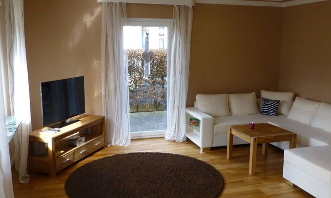 Reelsen Apartment | Cozy Apartment Retreat in Bad Driburg with Kitchen & Breakfast