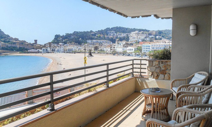 Tossa de Mar Apartment | Welcoming Oceanfront Apartment with Pet-Friendly Amenities