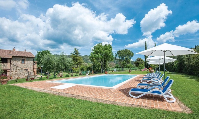 Cinigiano Apartment | Charming Farmhouse Retreat with Pool in Wine Country