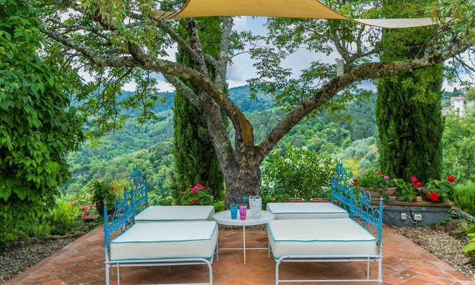 Moncioni Villa | Lovely apartment in villa with pool, WIFI, TV, pets allowed, panoramic view and parking