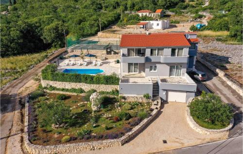 Blizna Donja Apartment | Elegant Apartment in Blizna Donja with Pool and Kitchen
