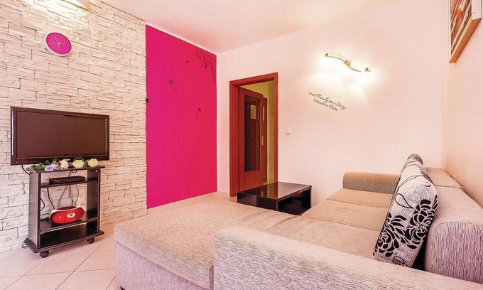 Gostinjac Apartment | Convenient Stay in the Charming Village of Gostinjac