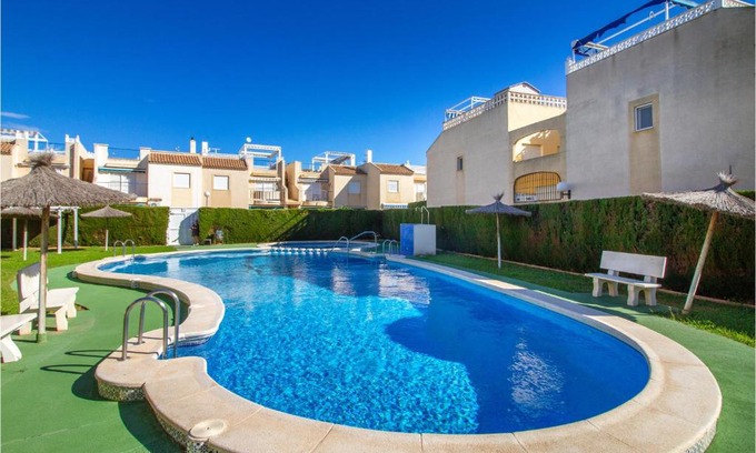 La Siesta Apartment | Relaxing 2 Bedroom Apartment with Pool in El Chaparral
