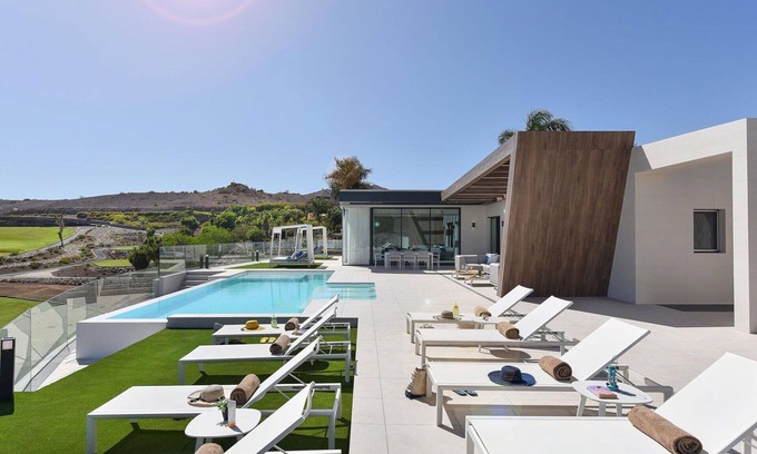 Salobre Villa | Inviting Villa Apartment with Private Pool and Pet-Friendly Perks